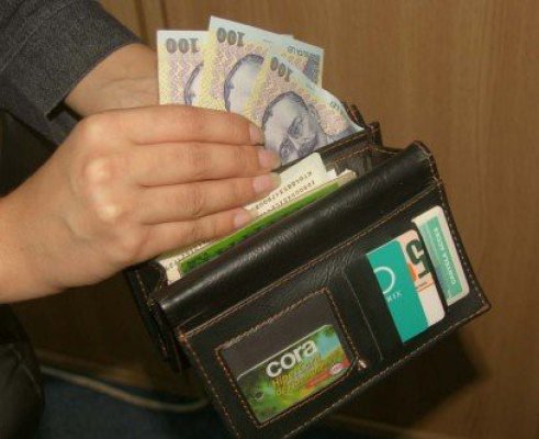 O familie din Braşov a găsit în Satul de Vacanţă o sumă de bani şi s-a prezentat la sediul IPJ Constanţa